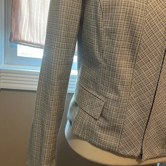 Like New! - Picture 3 of 4